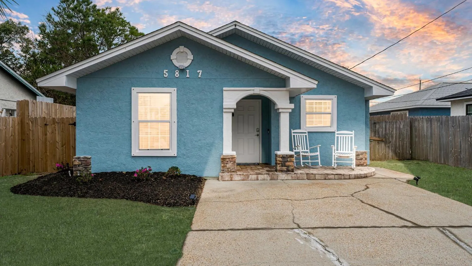 Book Now! Walk To Beach - Large Private Yard - Fire Pit - Dog Friendly Panama City Beach