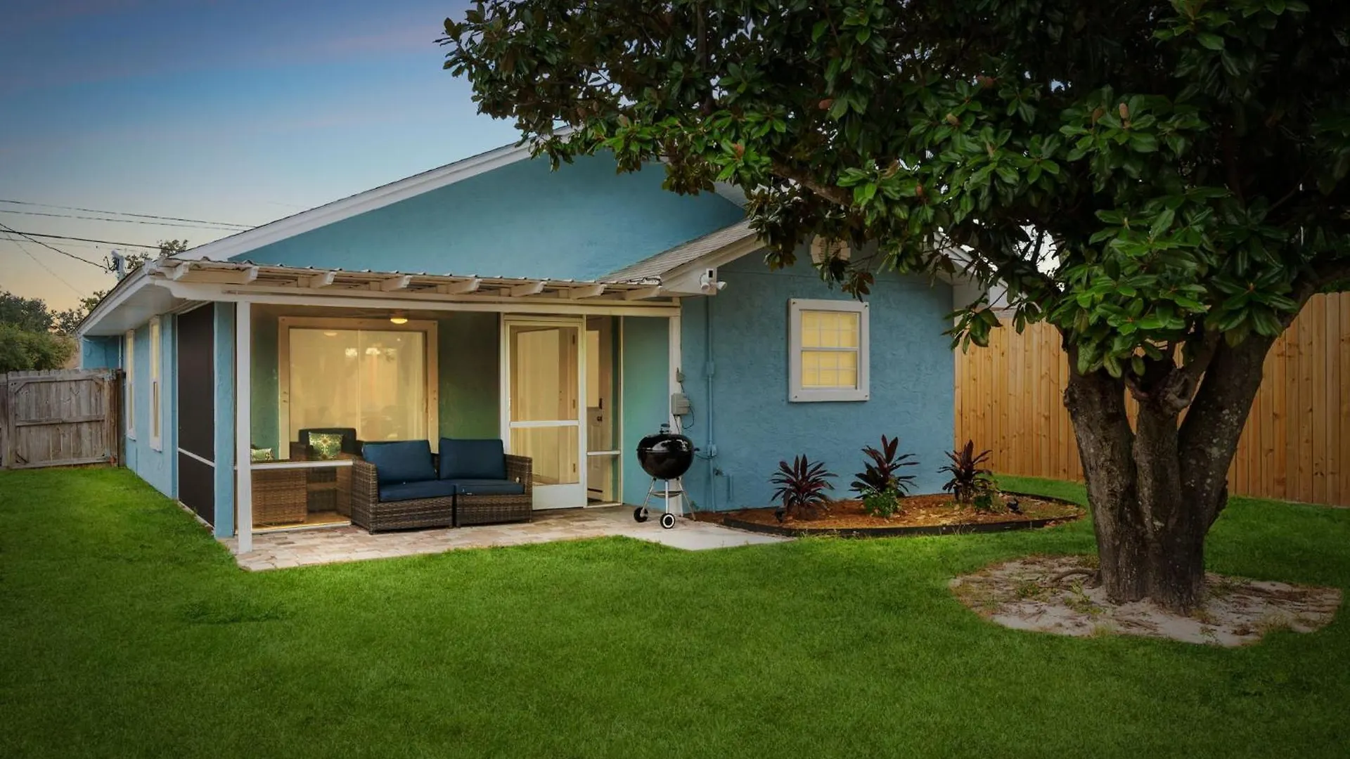 Book Now! Walk To Beach - Large Private Yard - Fire Pit - Dog Friendly Panama City Beach Holiday home