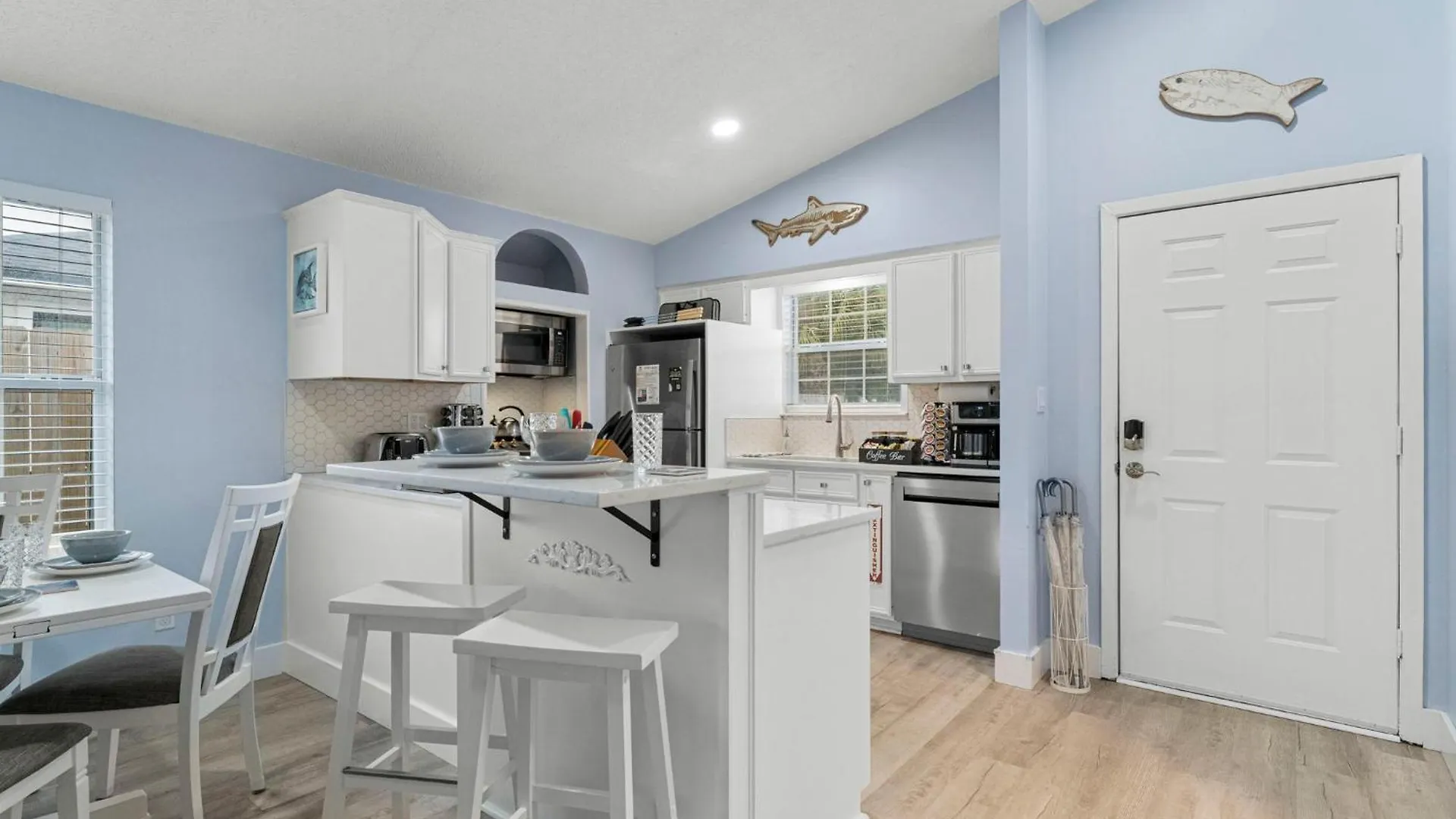 Book Now! Walk To Beach - Large Private Yard - Fire Pit - Dog Friendly Panama City Beach