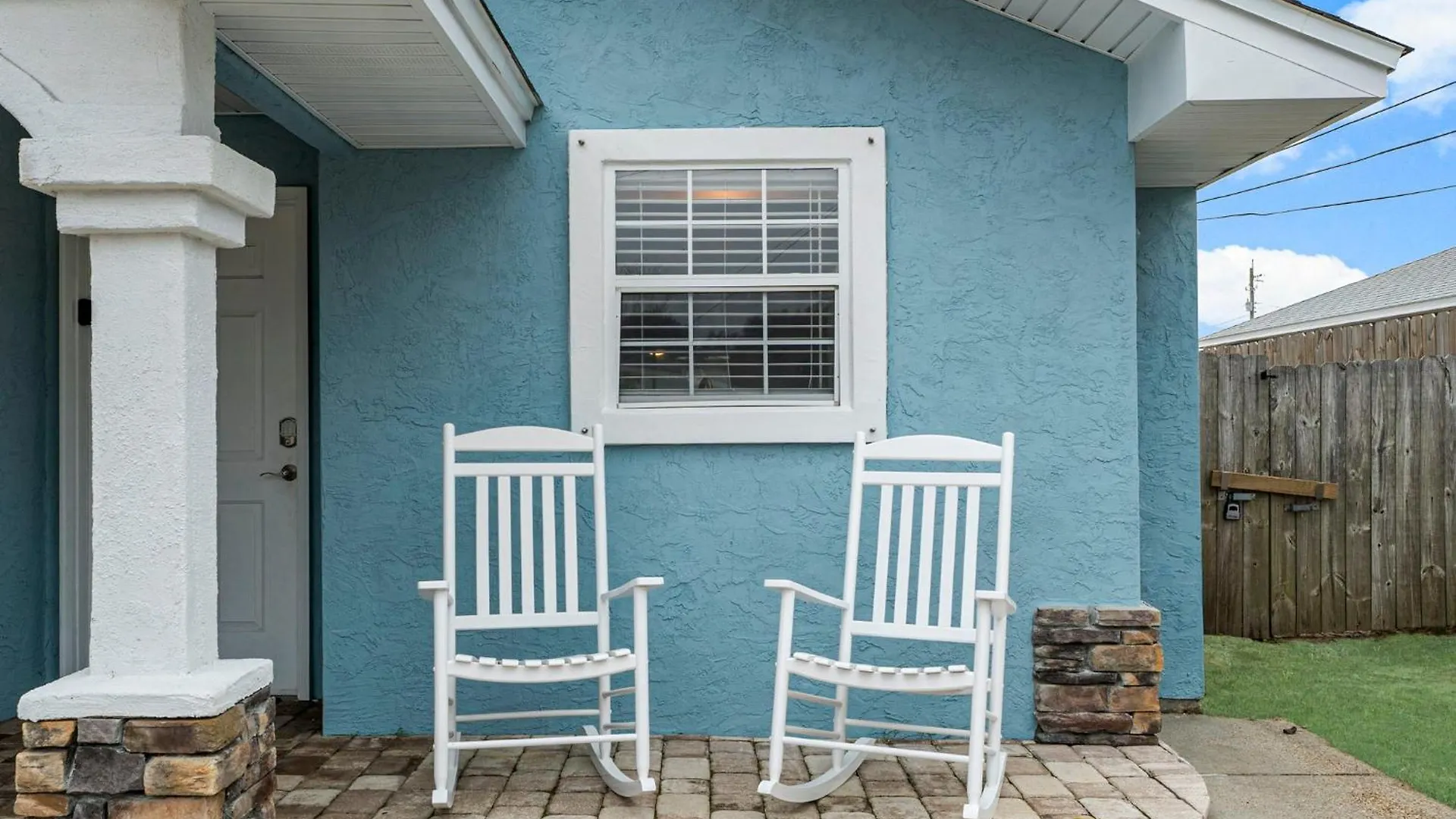 Book Now! Walk To Beach - Large Private Yard - Fire Pit - Dog Friendly Panama City Beach Holiday home